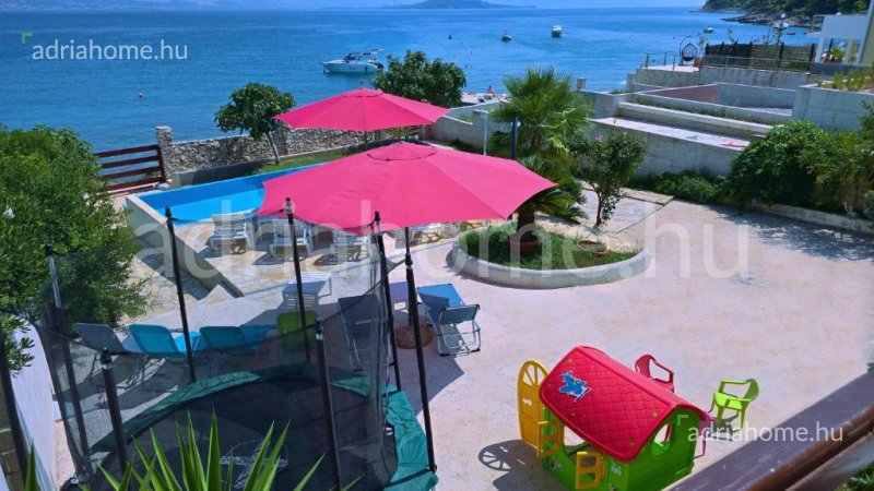 Čiovo – House with a swimming pool by the sea with access to the beach