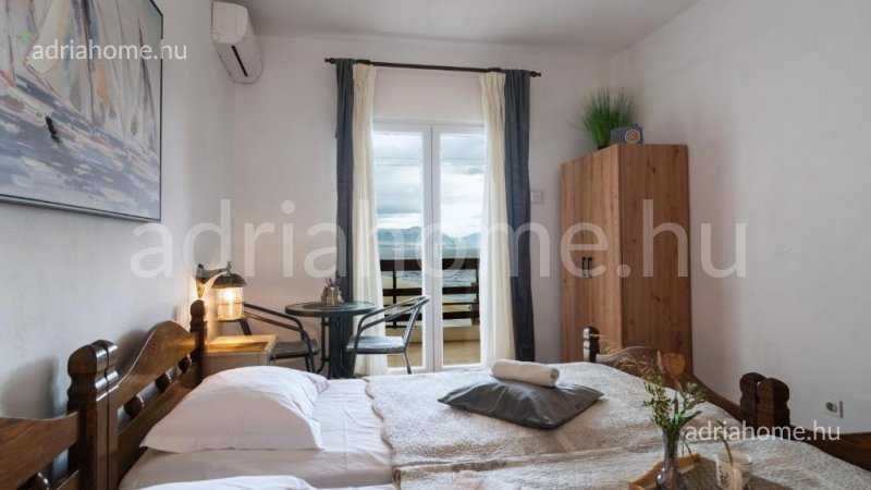 Čiovo – House with a swimming pool by the sea with access to the beach