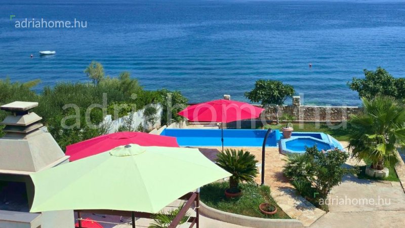 Čiovo – House with a swimming pool by the sea with access to the beach