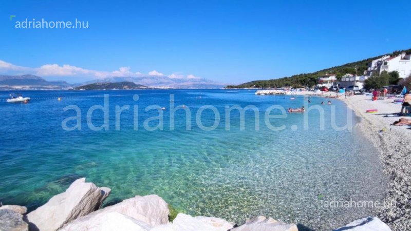 Čiovo – House with a swimming pool by the sea with access to the beach