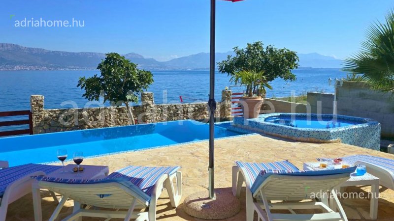 Čiovo – House with a swimming pool by the sea with access to the beach