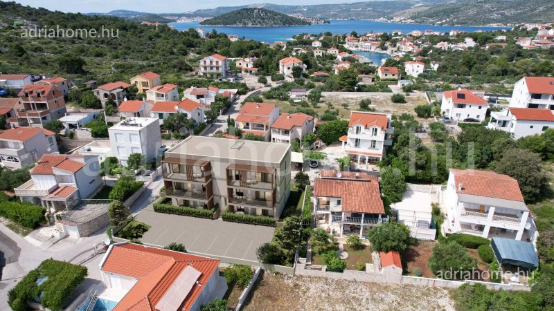 Rogoznica - Új építésű apartmanok 2. sorban a tengertől
