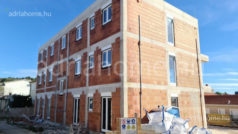 Rogoznica - Új építésű apartmanok 2. sorban a tengertől
