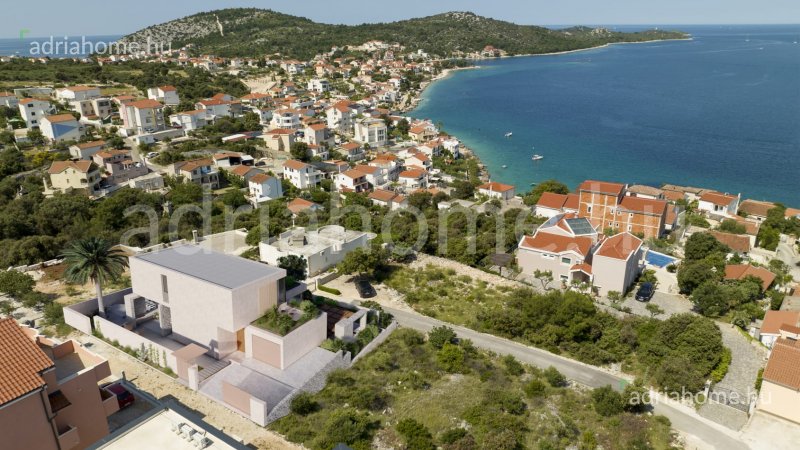 Luksuzna vila sa bazenom i pogledom na more i zalazak sunca; Rogoznica