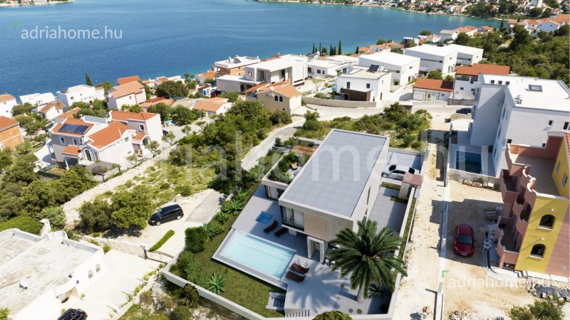 Luksuzna vila sa bazenom i pogledom na more i zalazak sunca; Rogoznica