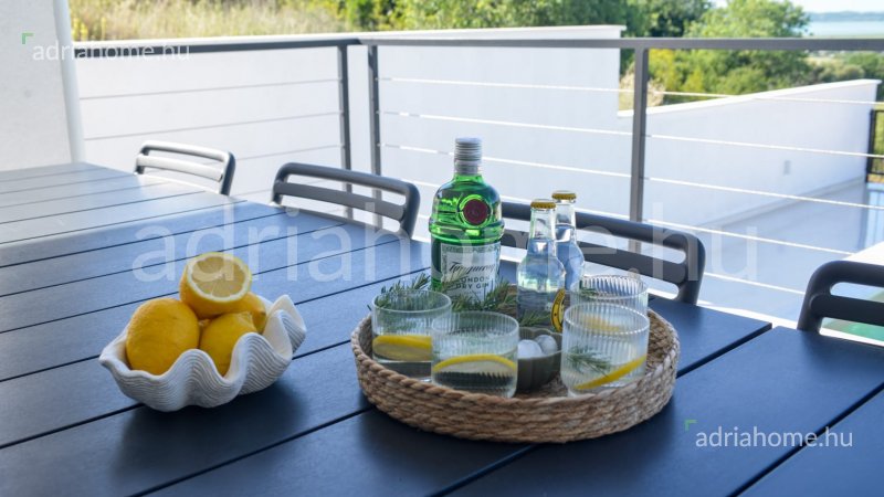 Pakoštane – MODERNA LUKSUZNA VILA S POGLEDOM NA VRANSKO JEZERO I MORE 