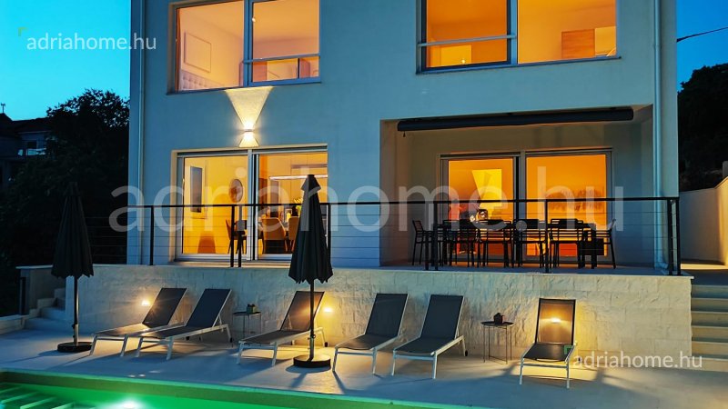 Pakoštane – MODERNA LUKSUZNA VILA S POGLEDOM NA VRANSKO JEZERO I MORE 
