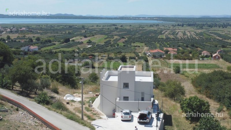 Pakoštane – MODERNA LUKSUZNA VILA S POGLEDOM NA VRANSKO JEZERO I MORE 