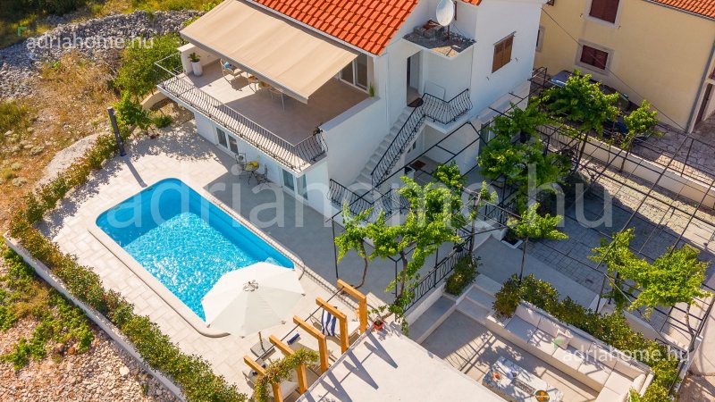 Rogoznica - Exkluzív villa medencével a Marina Frapa közelében