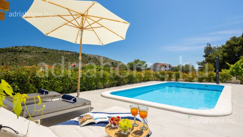 Rogoznica - Exkluzív villa medencével a Marina Frapa közelében