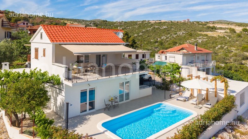 Rogoznica - Exkluzív villa medencével a Marina Frapa közelében