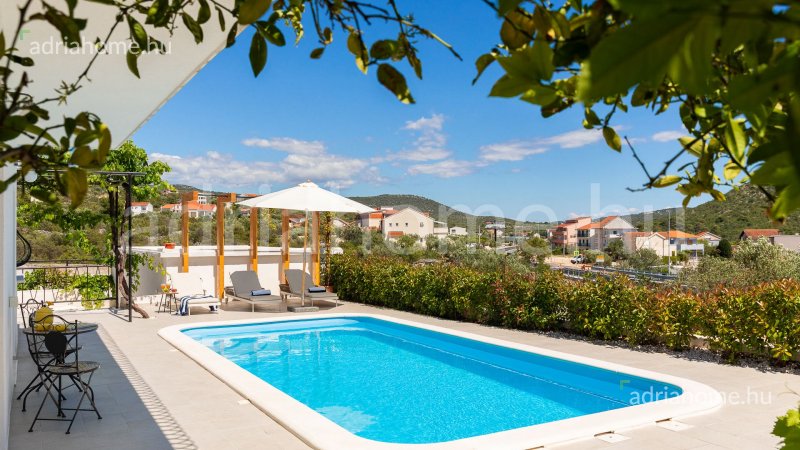 Rogoznica - Exkluzív villa medencével a Marina Frapa közelében