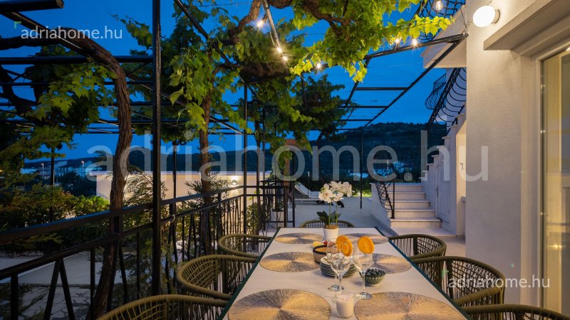 Rogoznica - Exkluzív villa medencével a Marina Frapa közelében