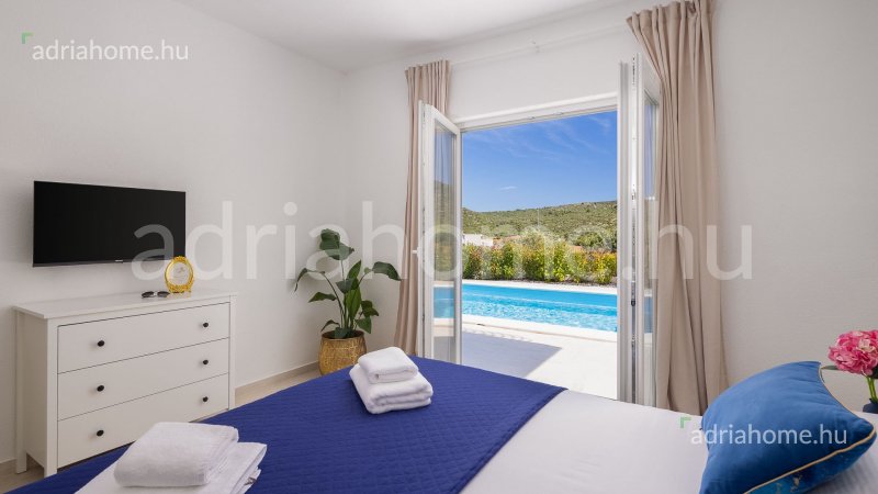 Rogoznica - Exkluzív villa medencével a Marina Frapa közelében