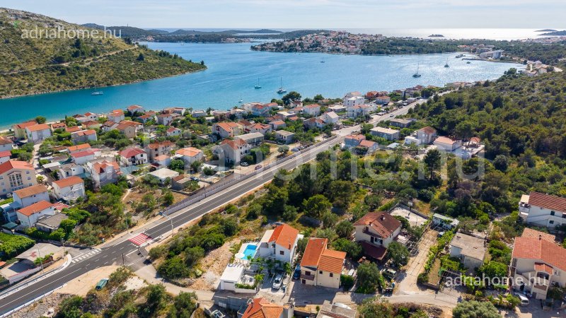 Rogoznica - Exkluzív villa medencével a Marina Frapa közelében